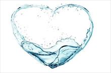 Uống đủ nước giúp cho trái tim khỏe mạnh